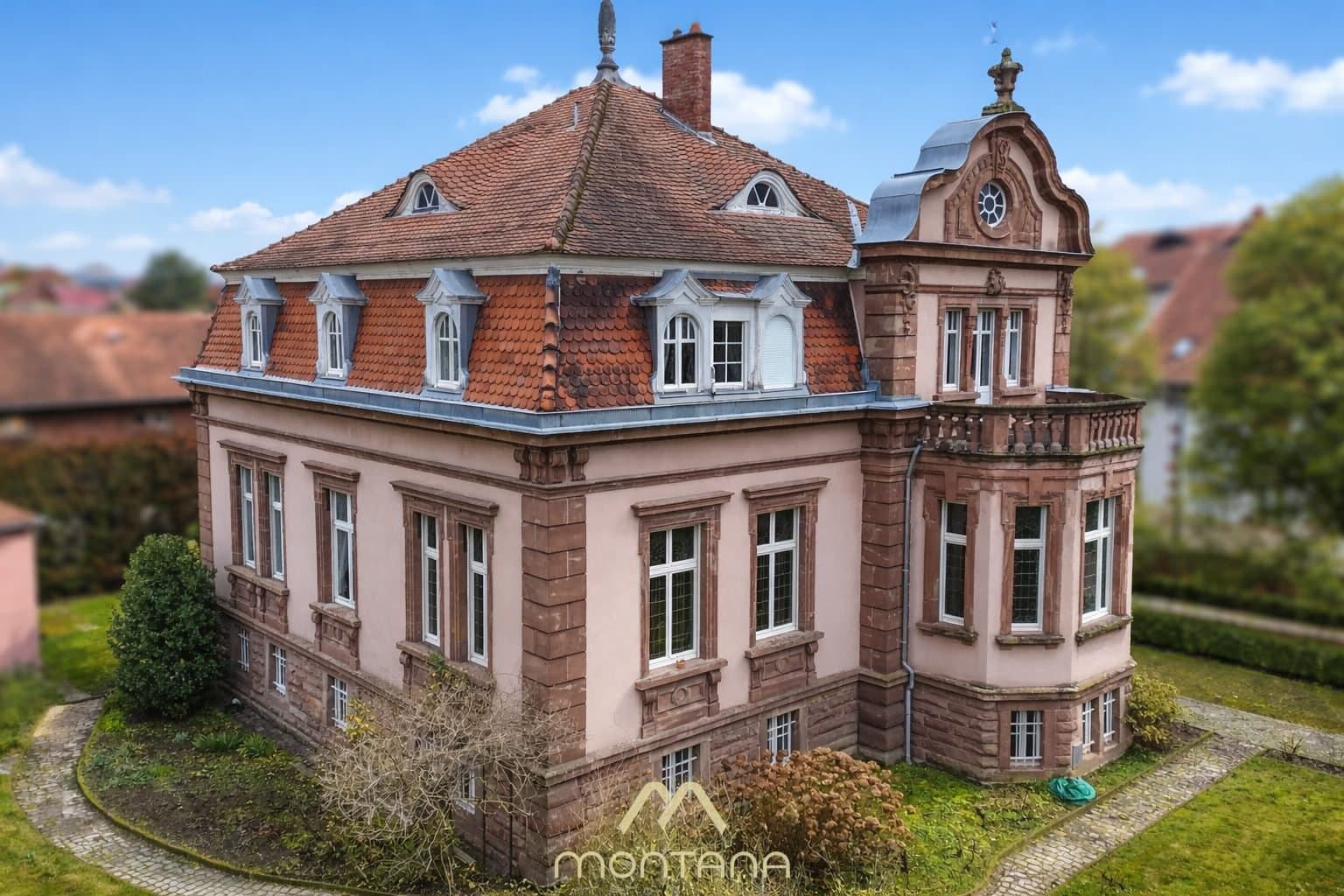 Château with Timeless Architecture and Modern Comfort — Château for sale in France
