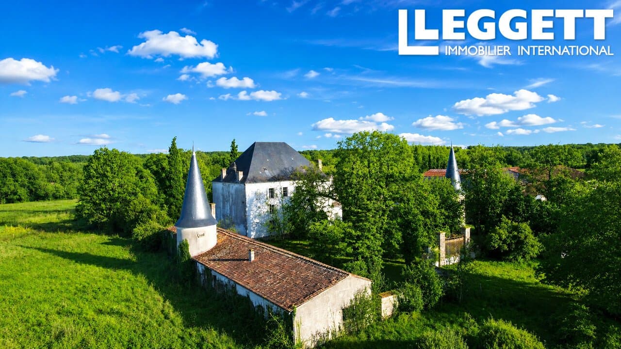 Renovation Opportunity for a Manor and Farm Complex in Tranquil Setting