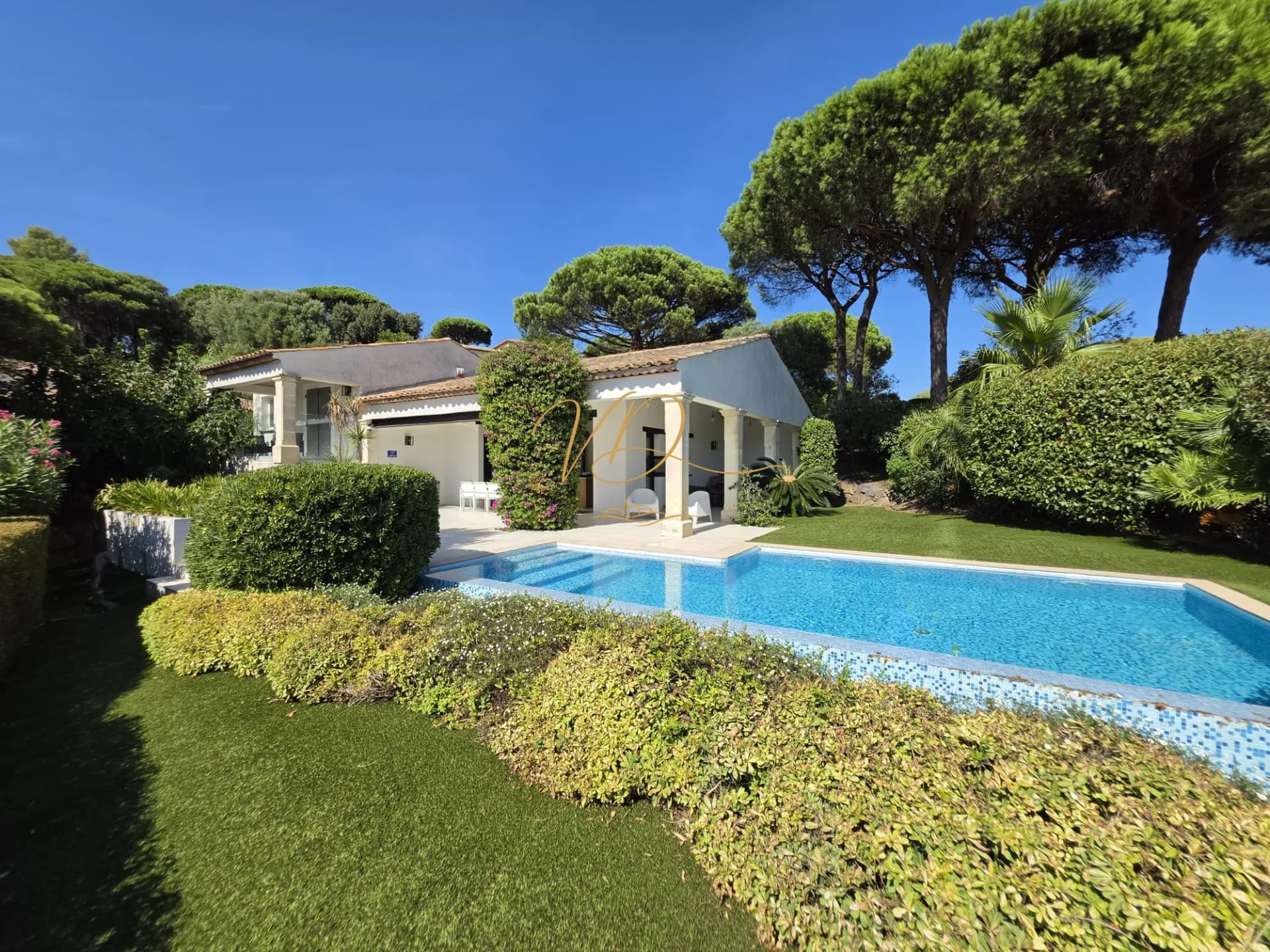 Elegant Villa With Heated Infinity Pool And Sea View