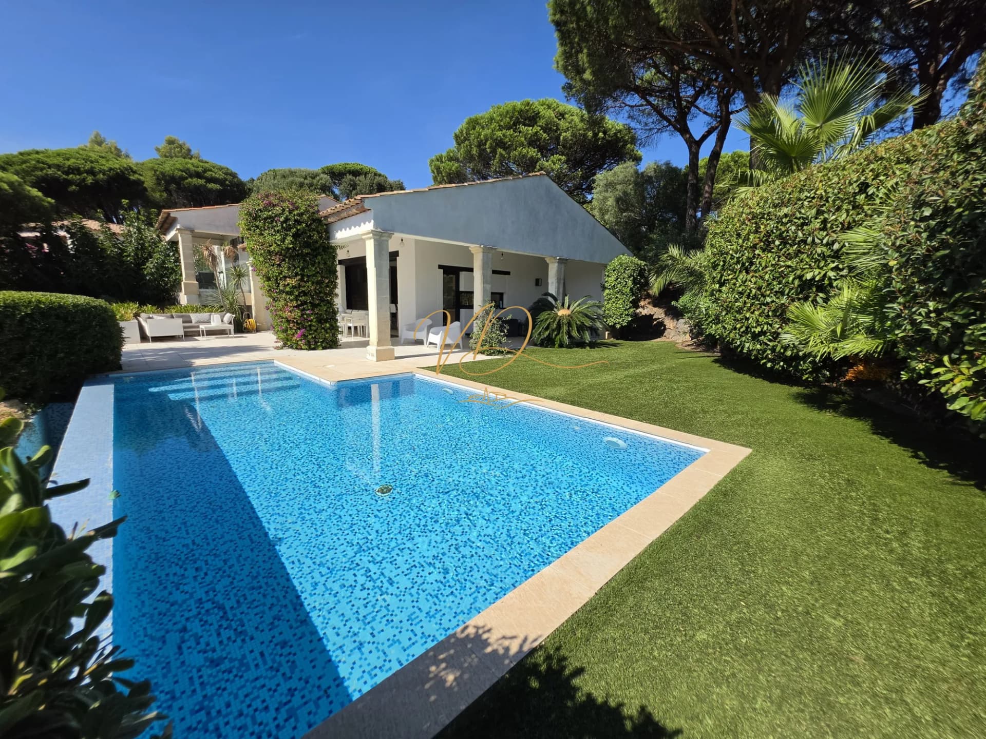 Elegant Villa With Heated Infinity Pool And Sea View 2