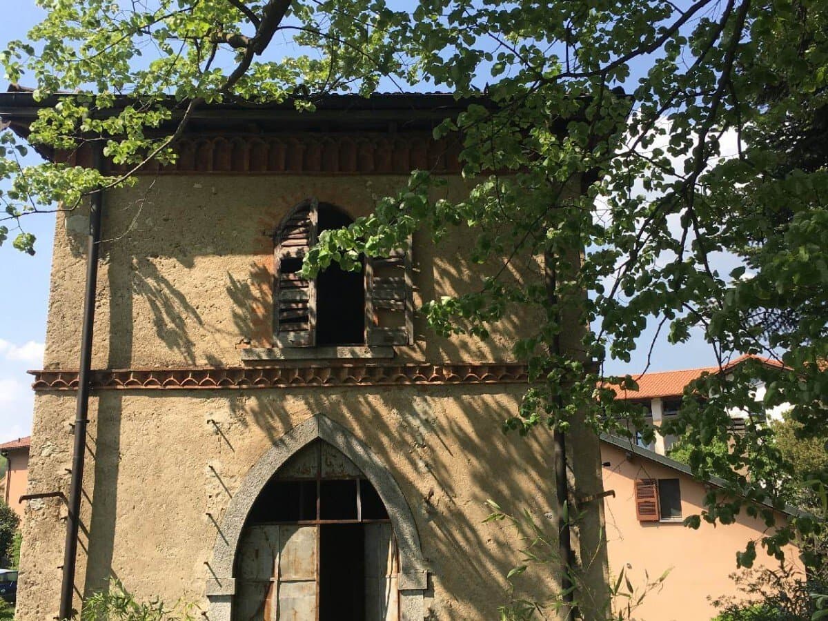 Historic Castle in Stabio with Renovation Potential 4
