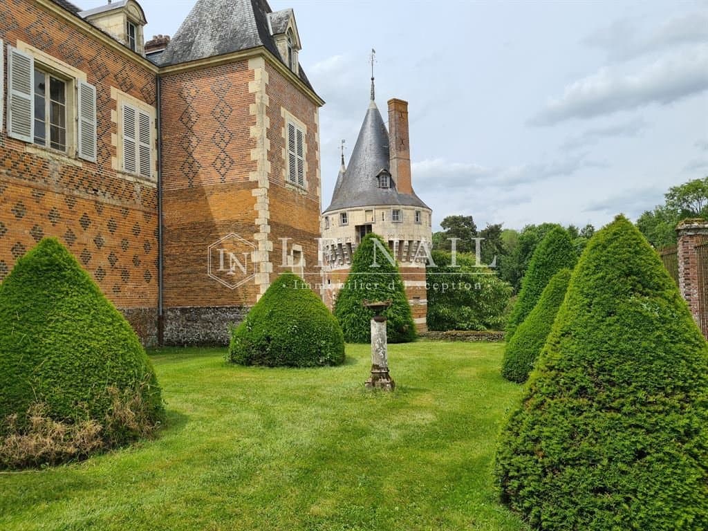 Historic Château With Formal Garden And 15th Century Tower 3