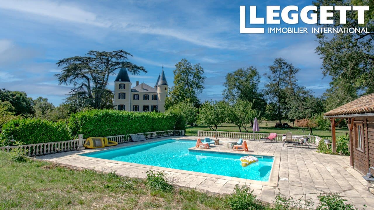 17th Century Château With Pigeonnier Set In 3.5 Hectares Near Toulouse