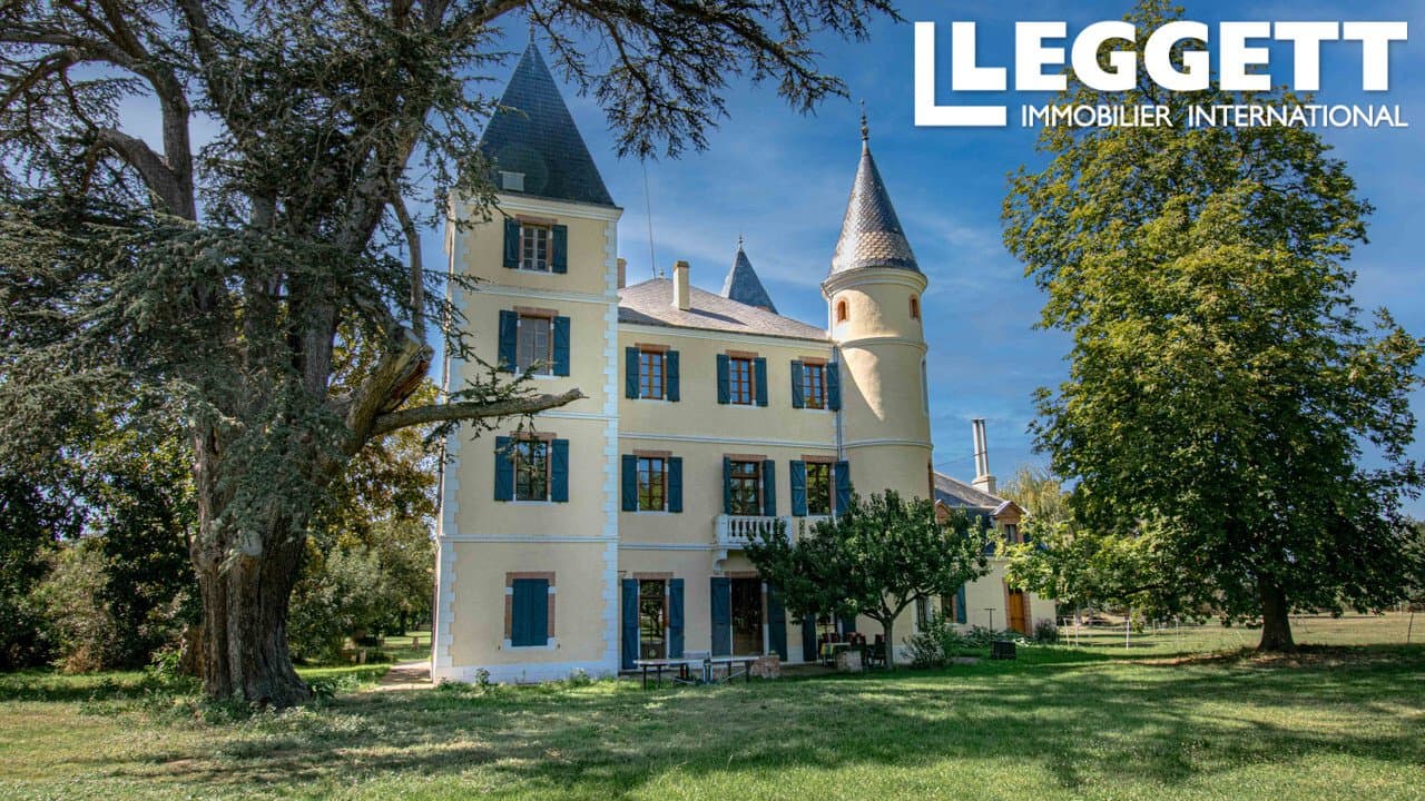 17th Century Château With Pigeonnier Set In 3.5 Hectares Near Toulouse 2