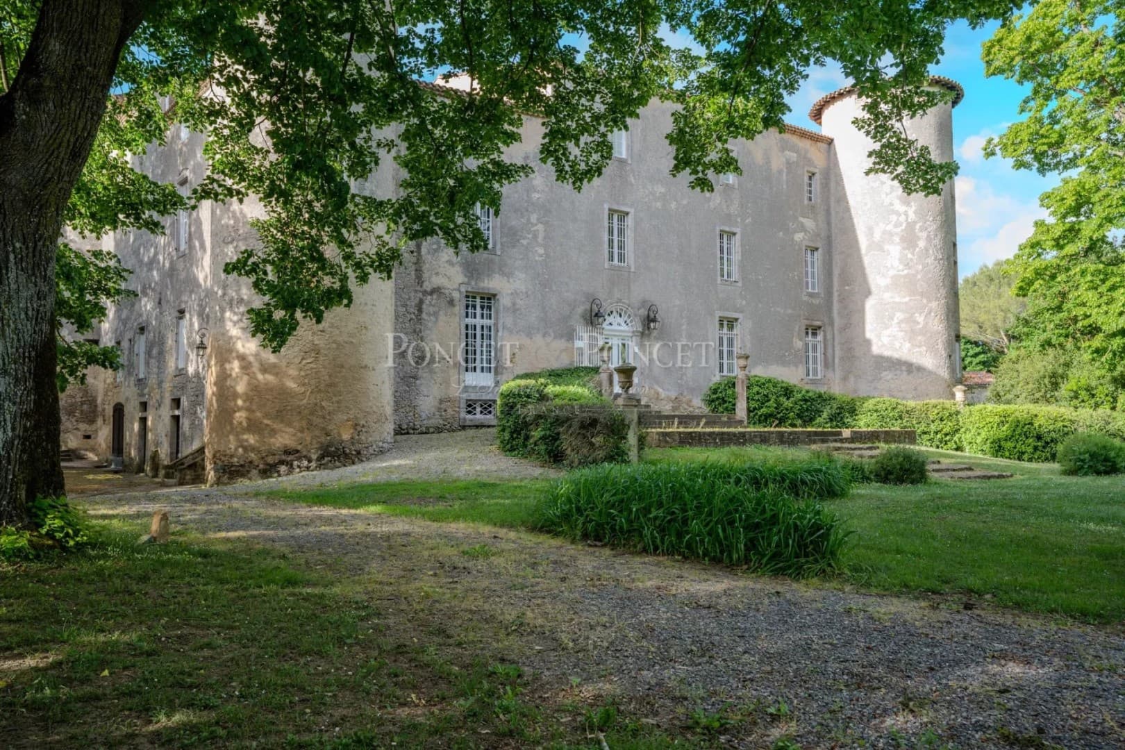 Beautifully Restored 13th Century Château With 16 Bedrooms 3