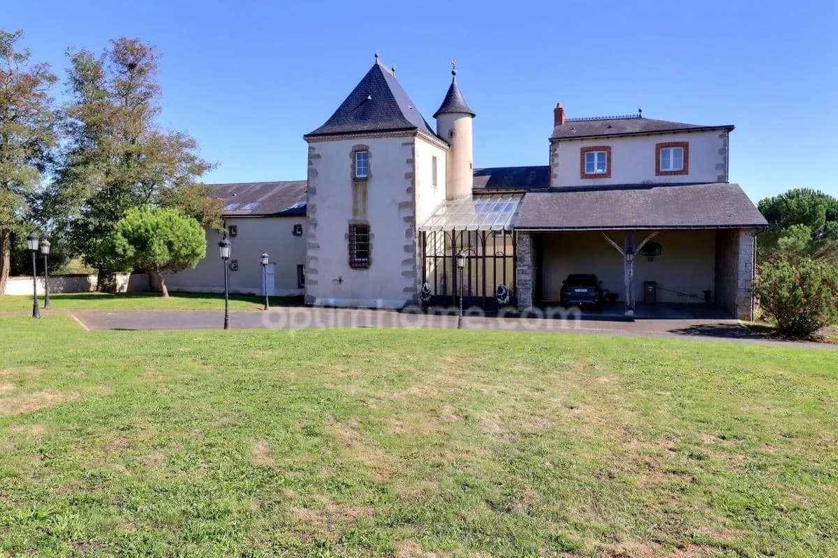 Exceptional 16th Century Castle with 8 Bedrooms and 1200 Sqm Potential