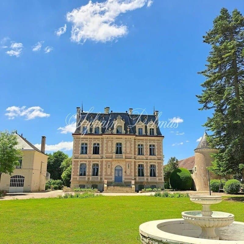 Majestic 19th Century Castle With Extensive Event Facilities 2