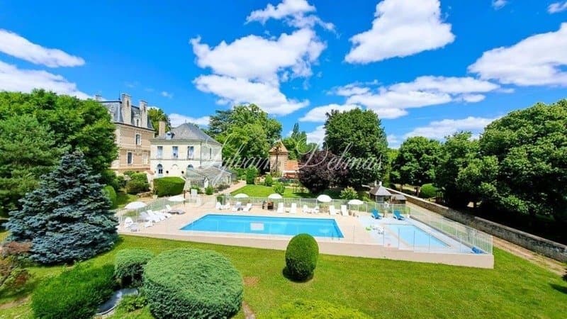 Majestic 19th Century Castle With Extensive Event Facilities 4