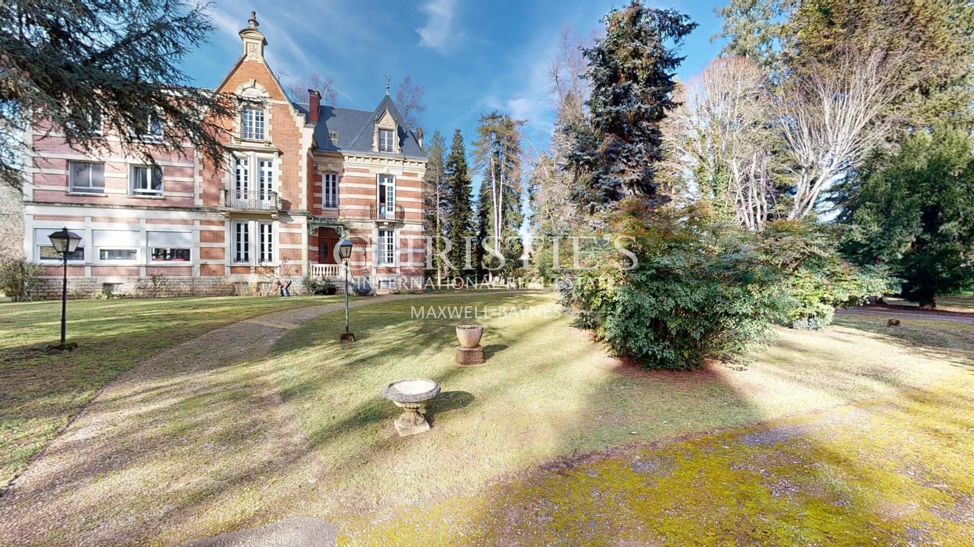 Elegant Maison Bourgeoise with Pool and Extensive Grounds 2