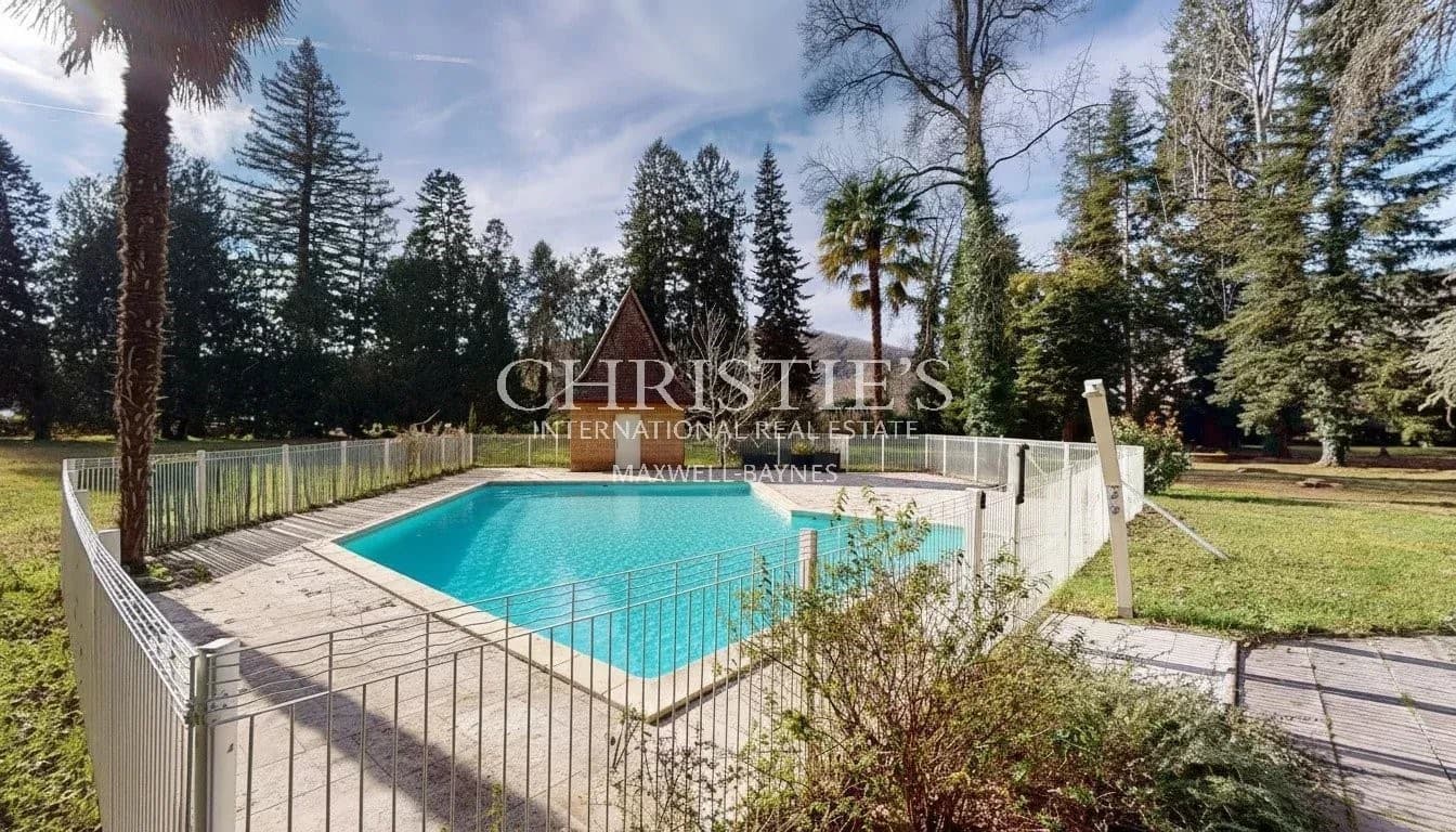 Elegant Maison Bourgeoise with Pool and Extensive Grounds 4