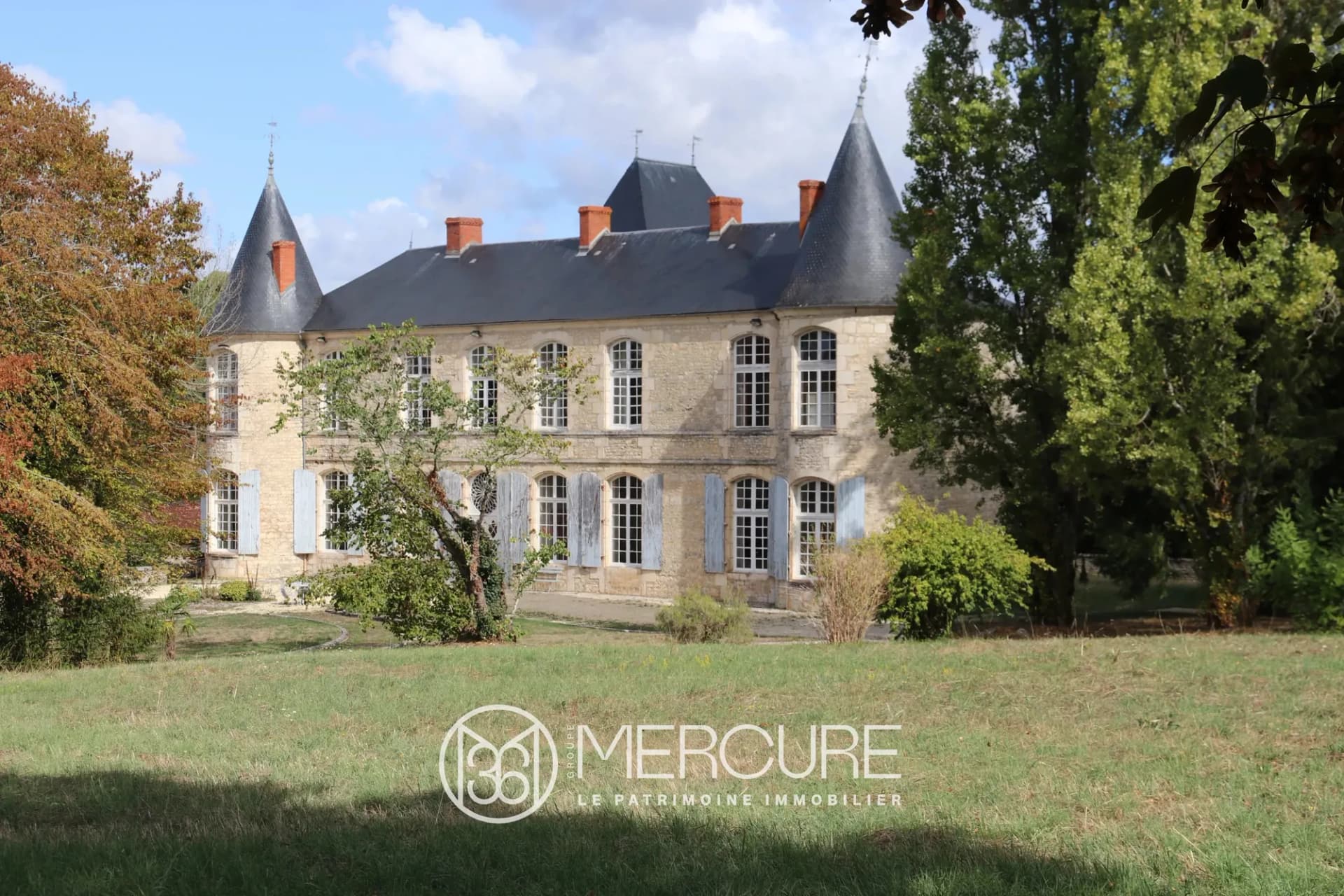 Elegant 18th Century Château With Stunning Views And Extensive Outbuildings 2