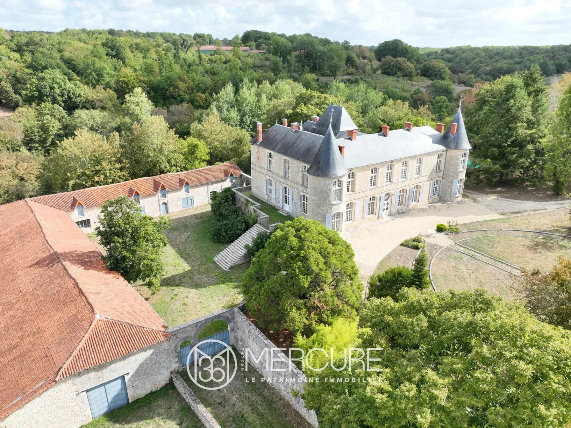 Elegant 18th Century Château With Stunning Views And Extensive Outbuildings 3