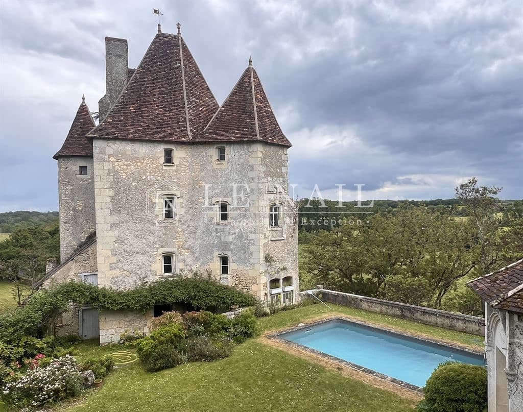Historic Château With Dungeon And Expansive Grounds 4