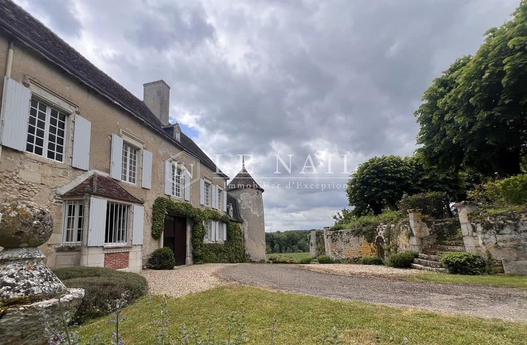 Historic Château With Dungeon And Expansive Grounds 5