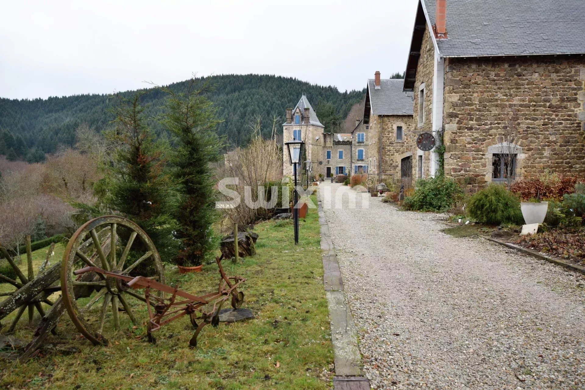 18th Century Castle With Pool And Multi-Family Living Potential 4