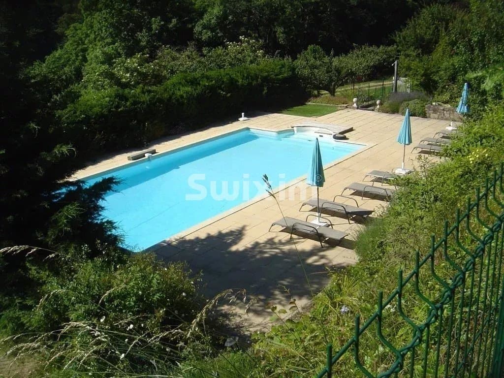 18th Century Castle With Pool And Multi-Family Living Potential 3