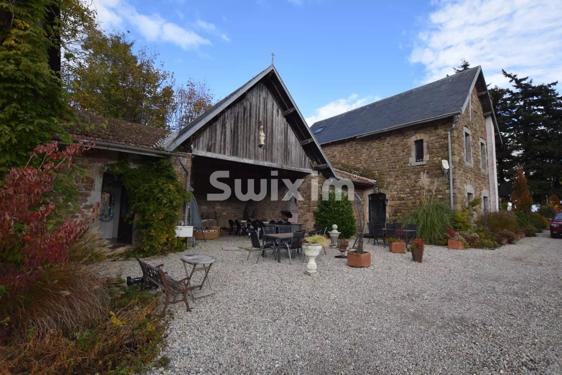 18th Century Castle With Pool And Multi-Family Living Potential 2