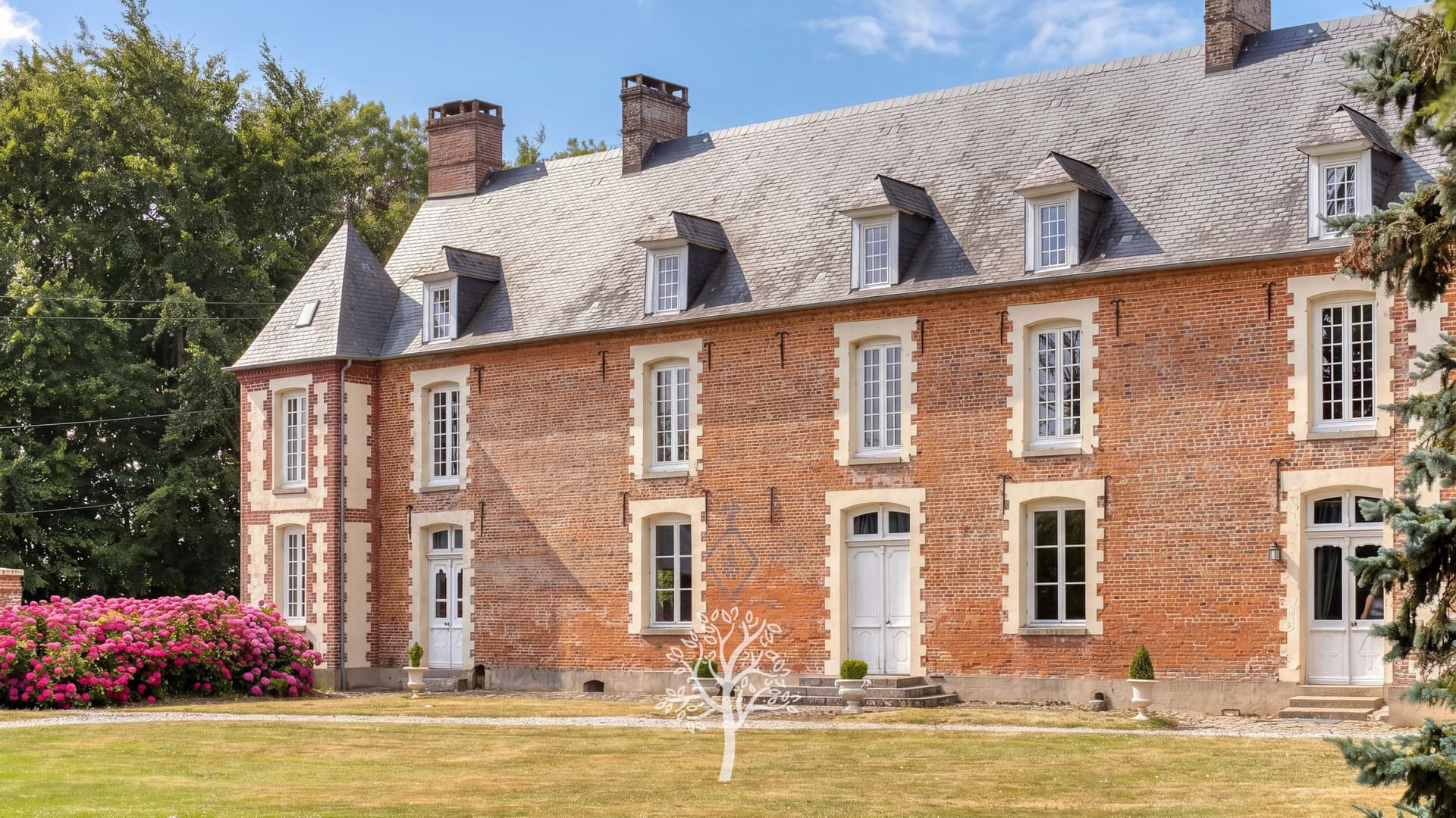 Elegant 18th Century Château With Expansive Grounds And Outbuildings 4