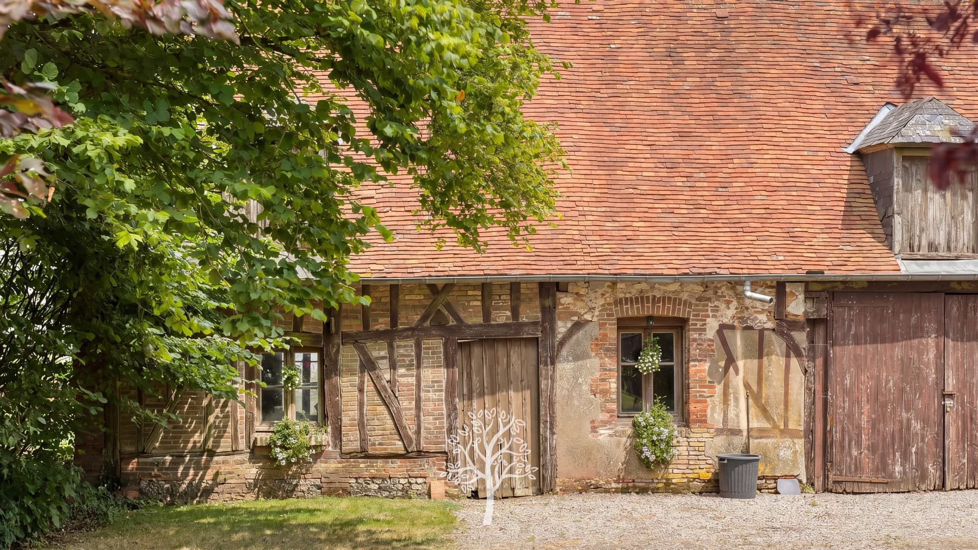 Elegant 18th Century Château With Expansive Grounds And Outbuildings 5