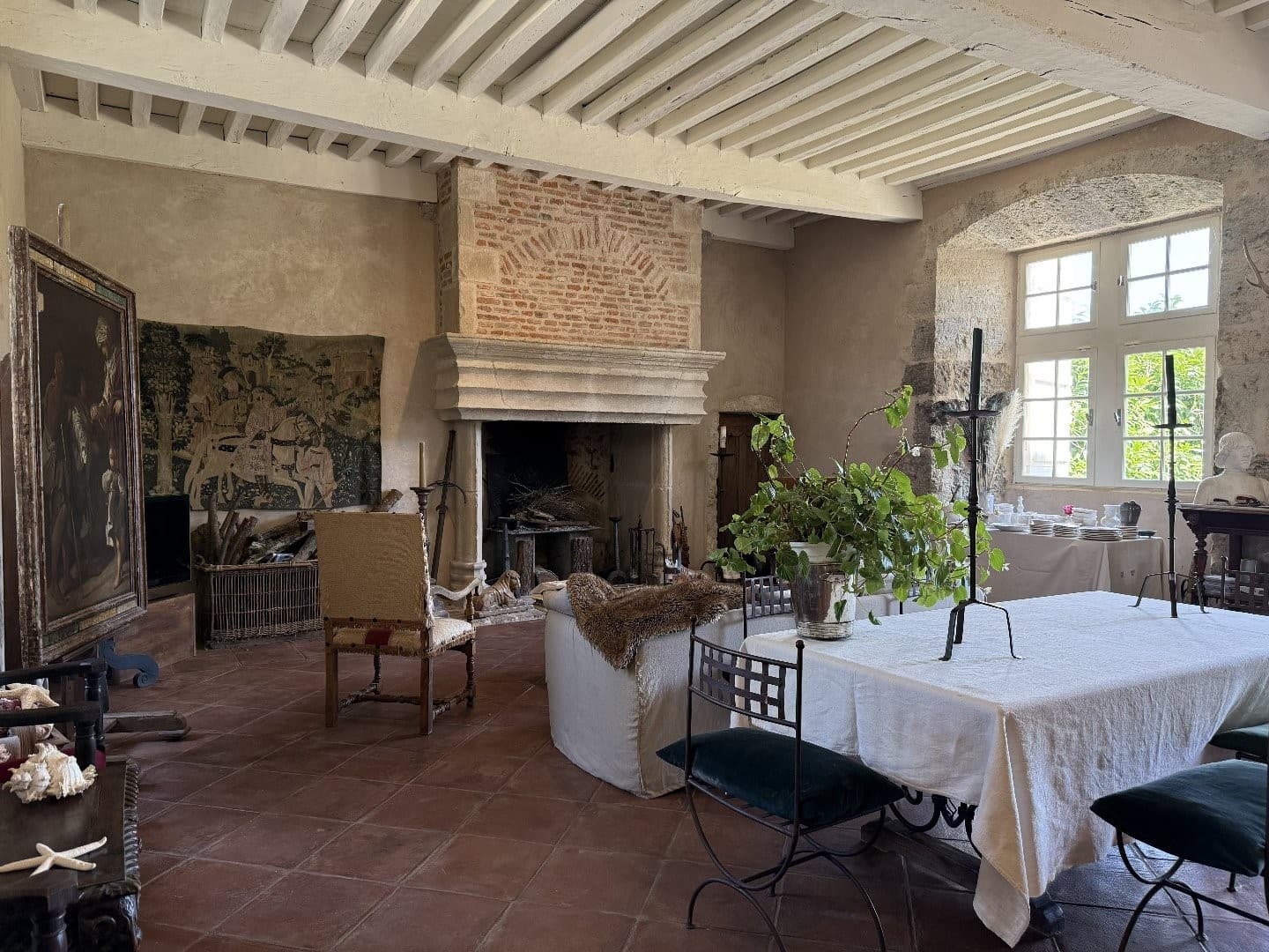 Elegant Château With Swimming Pool And Wine Cellar 3