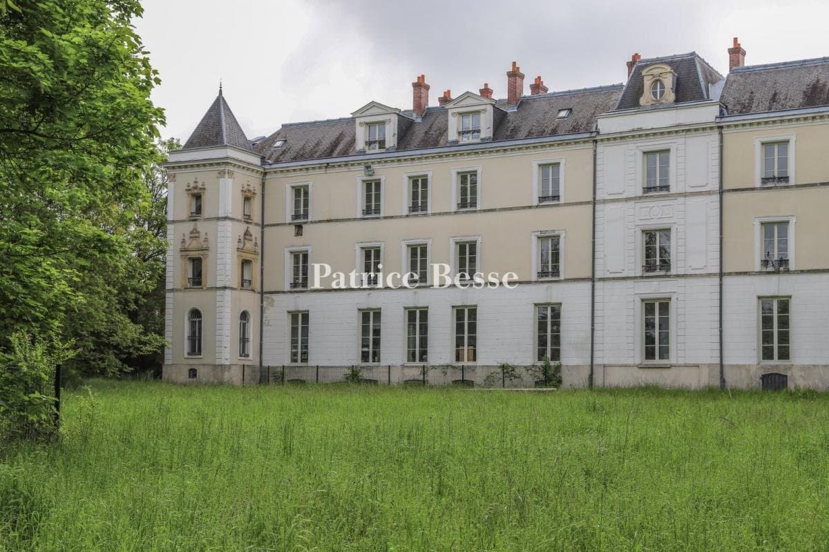 Elegant 18th Century Mansion With Neo-Romanesque Chapel And Restored Outbuildings 3