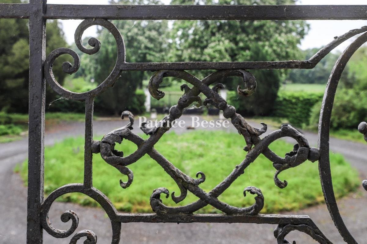 Elegant 18th Century Mansion With Neo-Romanesque Chapel And Restored Outbuildings 4