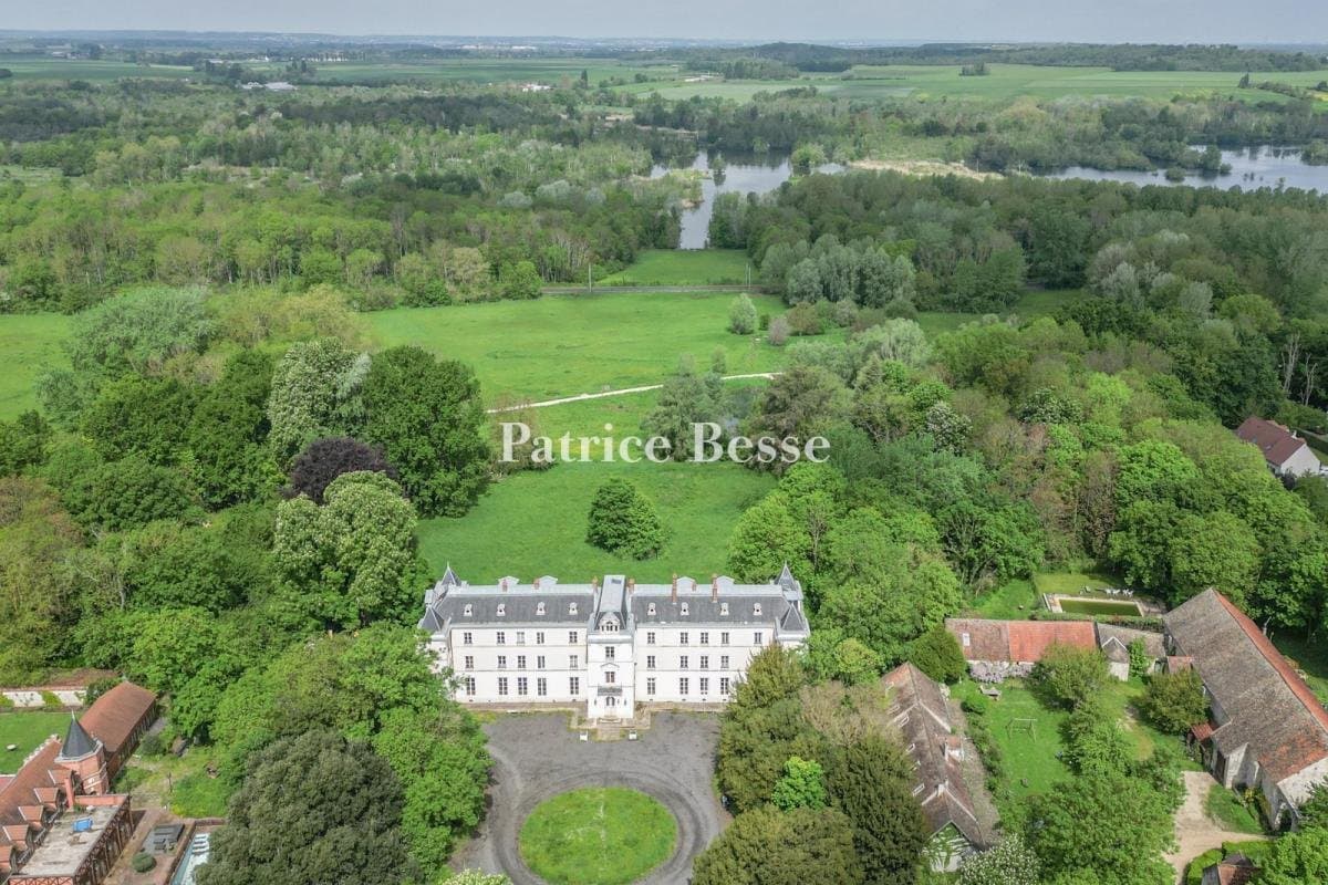 Elegant 18th Century Mansion With Neo-Romanesque Chapel And Restored Outbuildings 2