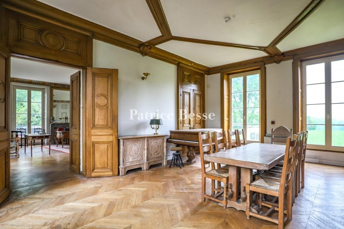 Elegant 18th Century Mansion With Neo-Romanesque Chapel And Restored Outbuildings 5