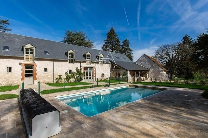 Restored 14th Century Castle With Gîtes And Heated Pool 4