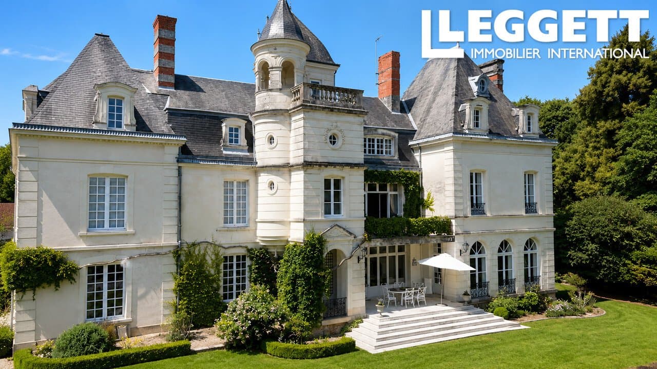 Exceptional 18th Century Château With Pool And Beautiful Parkland — Château for sale in Dordogne, France
