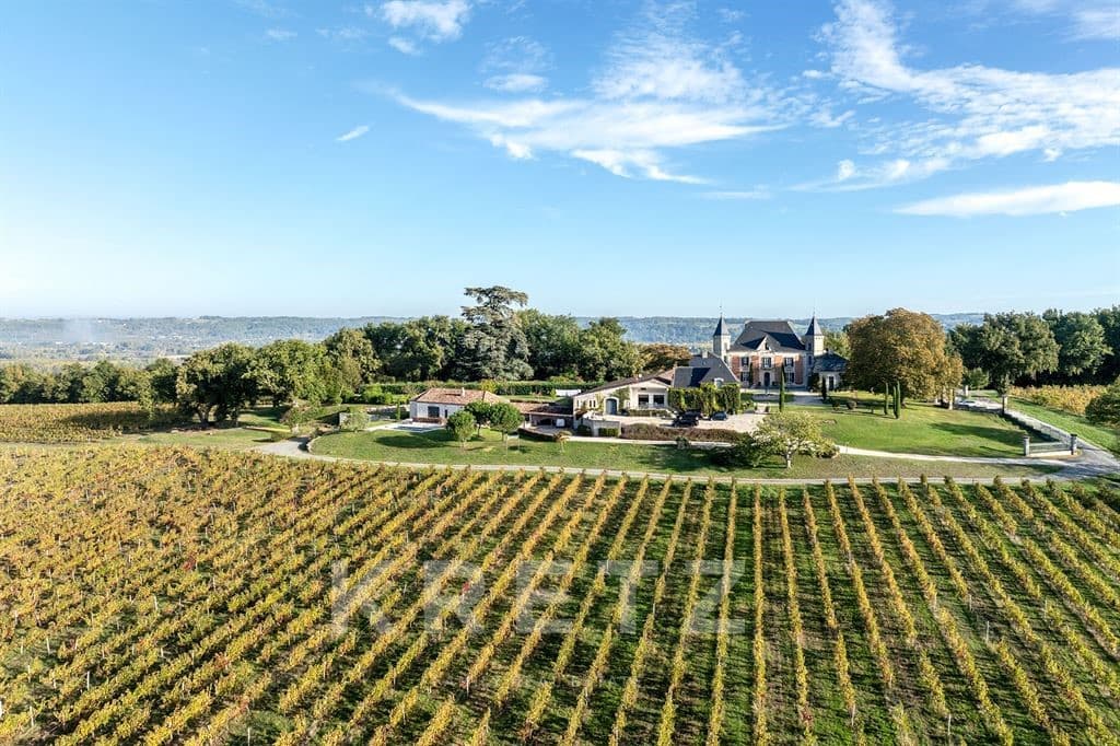 Exceptional Wine Estate With Castle, Equestrian Facilities, And 111 Hectares 4