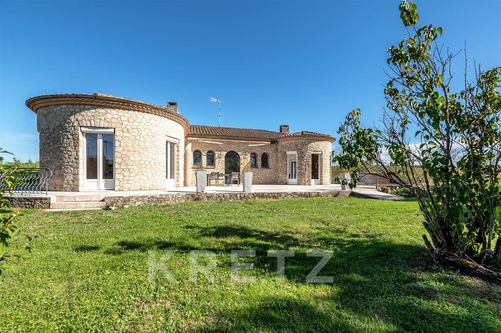 Exceptional Wine Estate With Castle, Equestrian Facilities, And 111 Hectares 2
