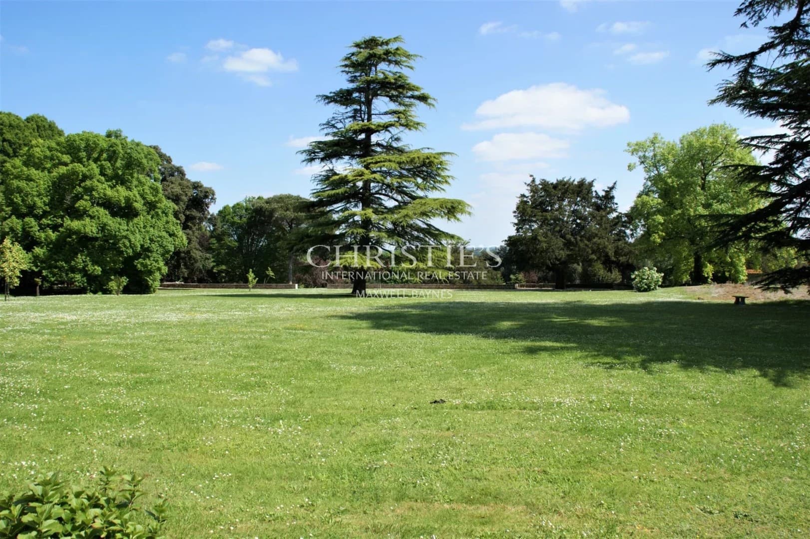 Elegant 18th Century Château With Extensive Grounds Near Atlantic Coast 5