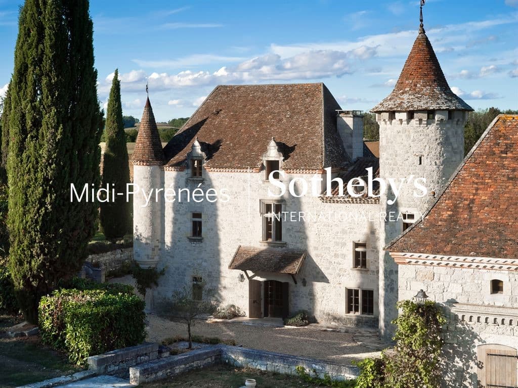Restored Medieval Castle With Panoramic Terrace And Swimming Pool