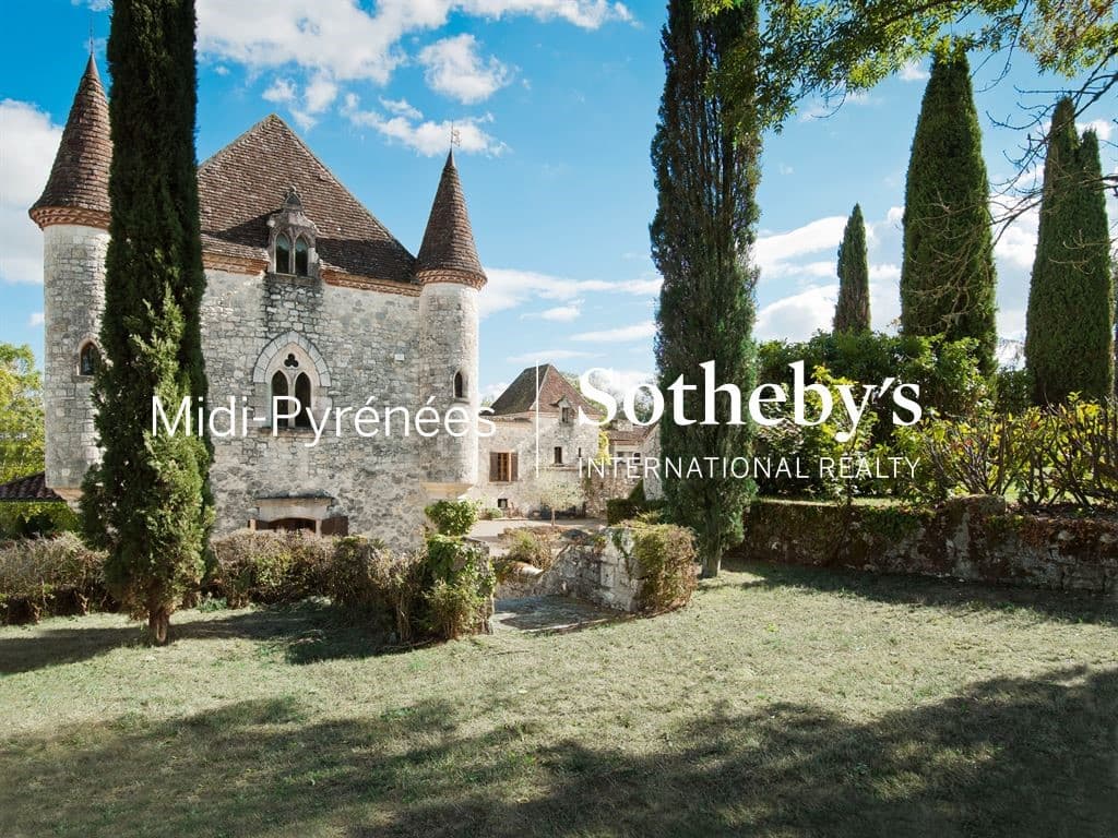 Restored Medieval Castle With Panoramic Terrace And Swimming Pool 3