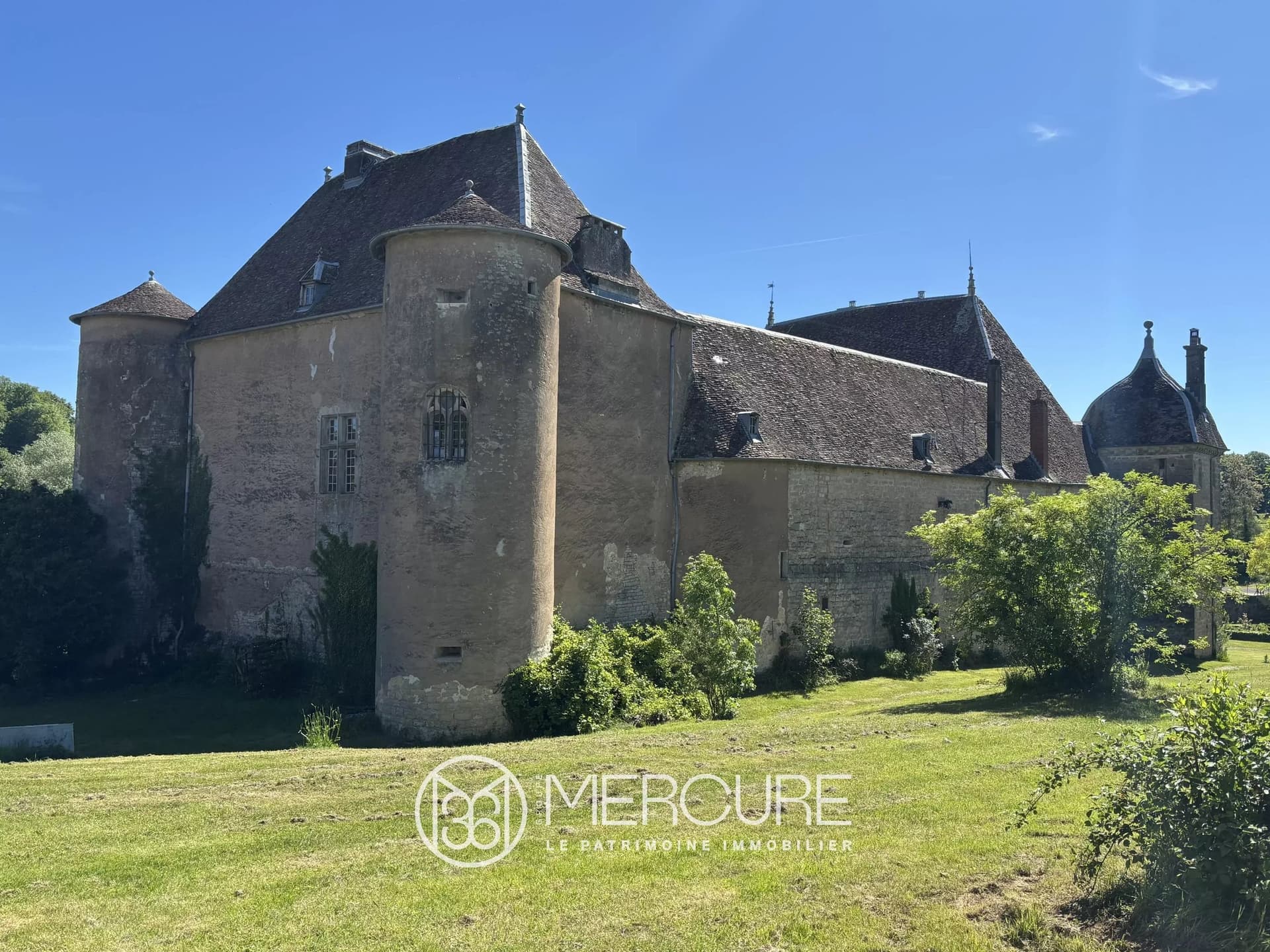 Exceptional Historic Castle With 9 Bedrooms And Guest Cottage 2