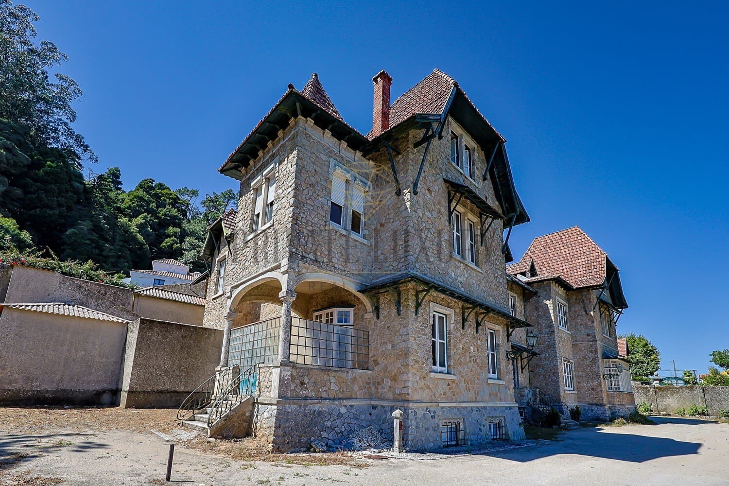 Historic Farm With Approved Project In The Heart Of Sintra — in São Pedro de Penaferrim, Portugal