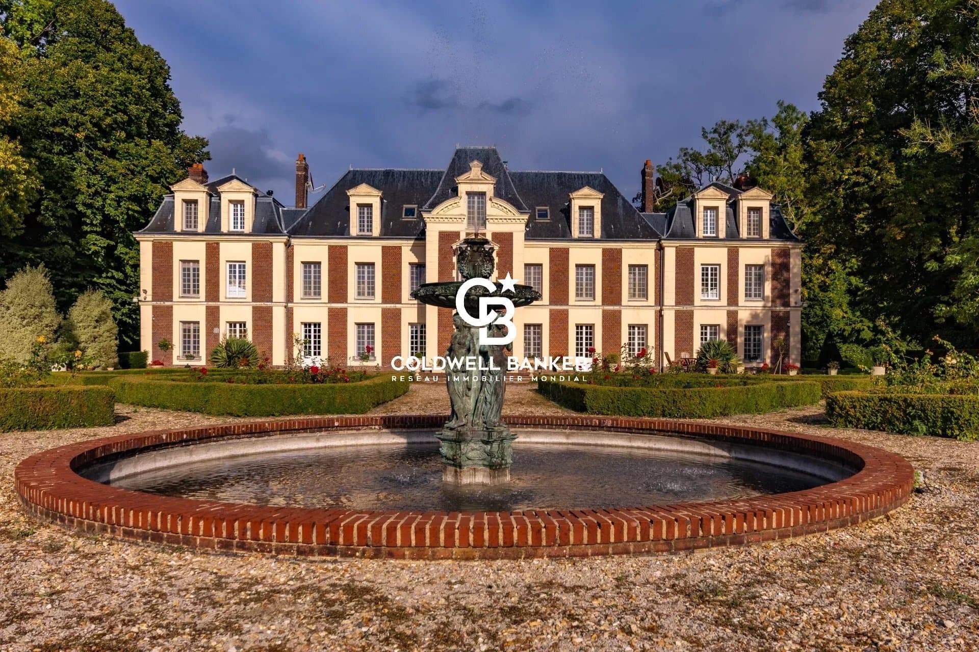 Elegant Château with Seven Bedrooms and Beautiful Gardens 3