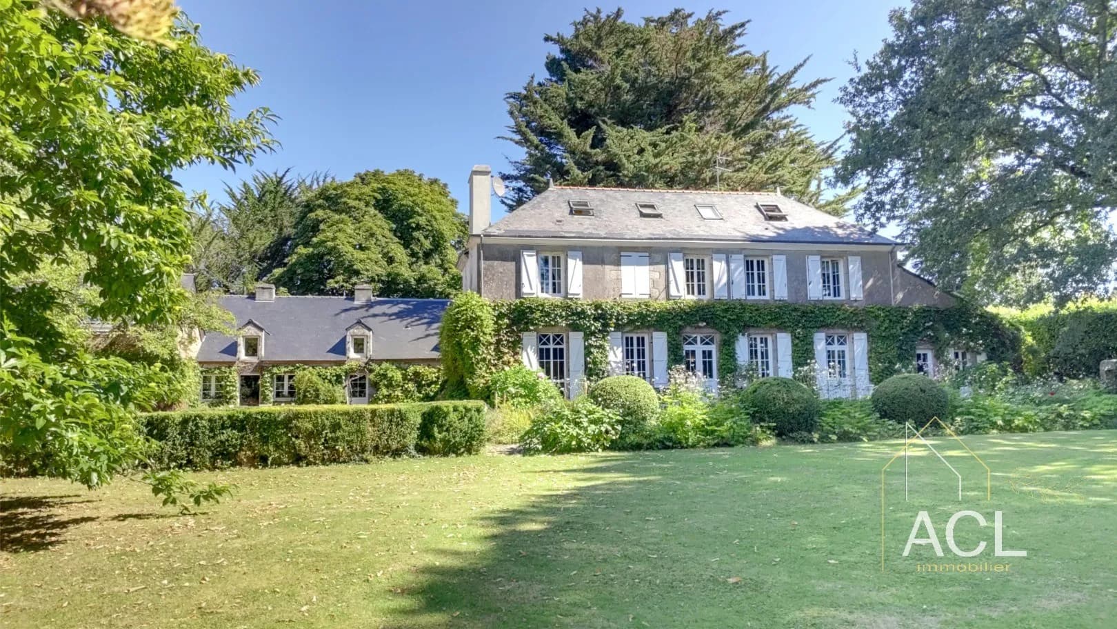 Elegant 18th Century Manor House With Indoor Pool And Wellness Area 3