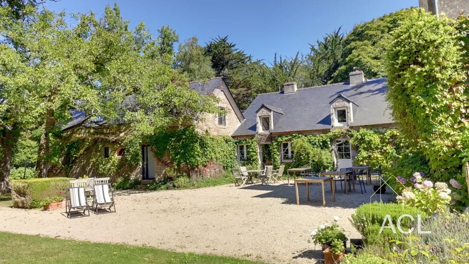 Elegant 18th Century Manor House With Indoor Pool And Wellness Area 4