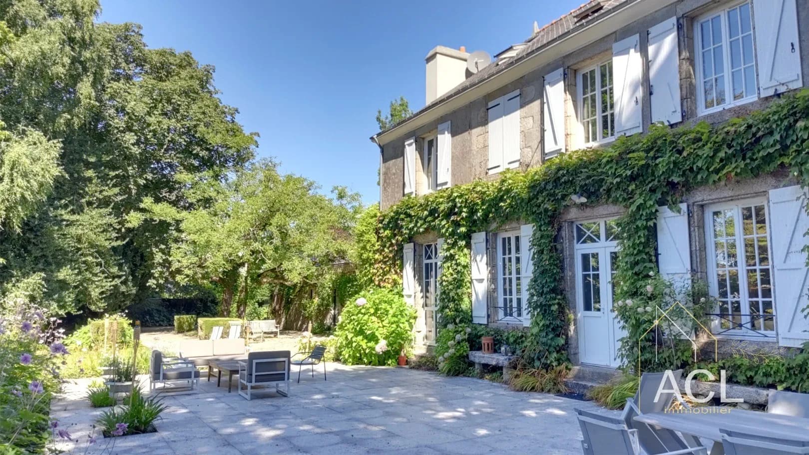Elegant 18th Century Manor House With Indoor Pool And Wellness Area 5