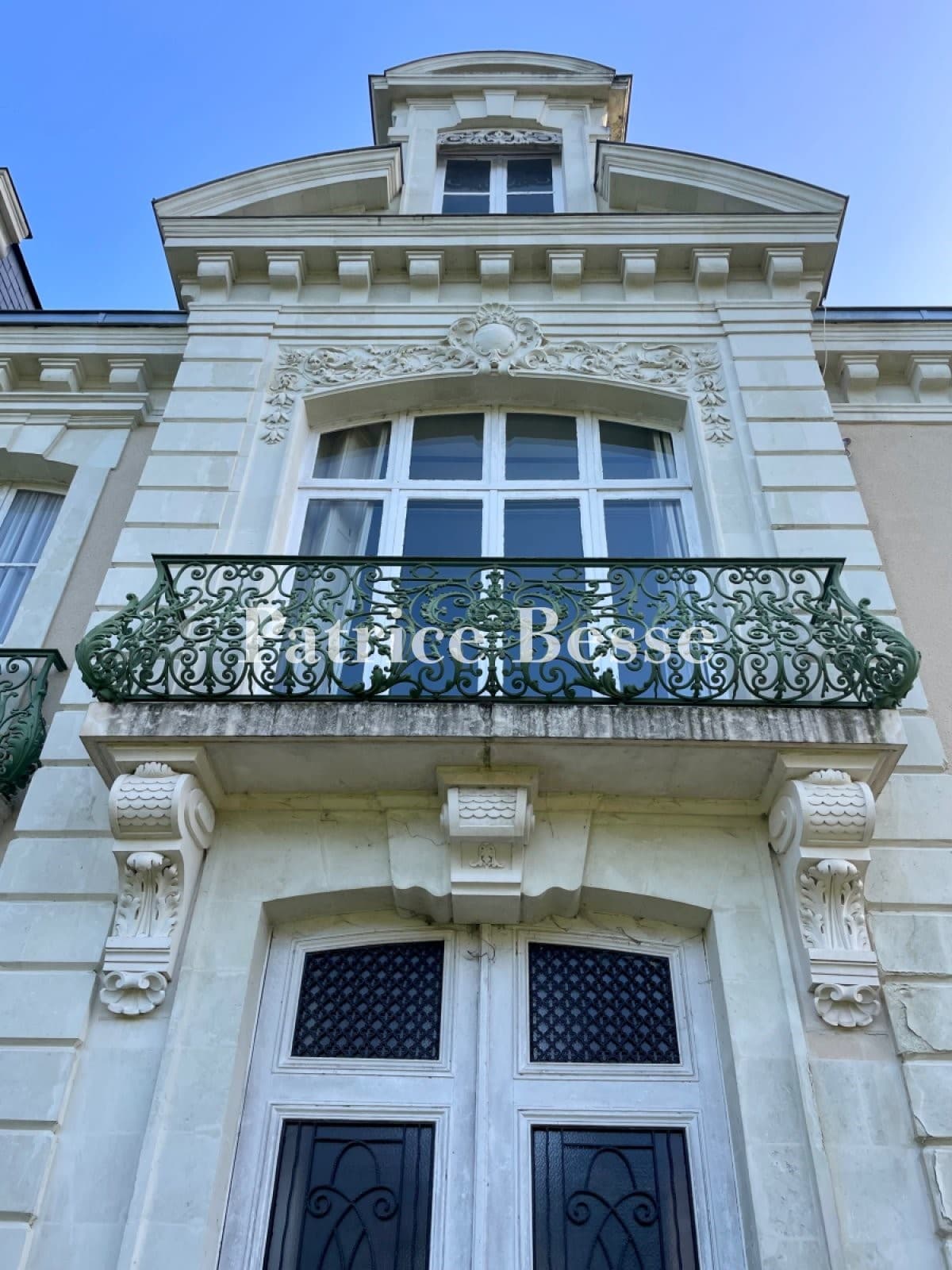 Spacious Castle With 11 Bedrooms And Balcony 3