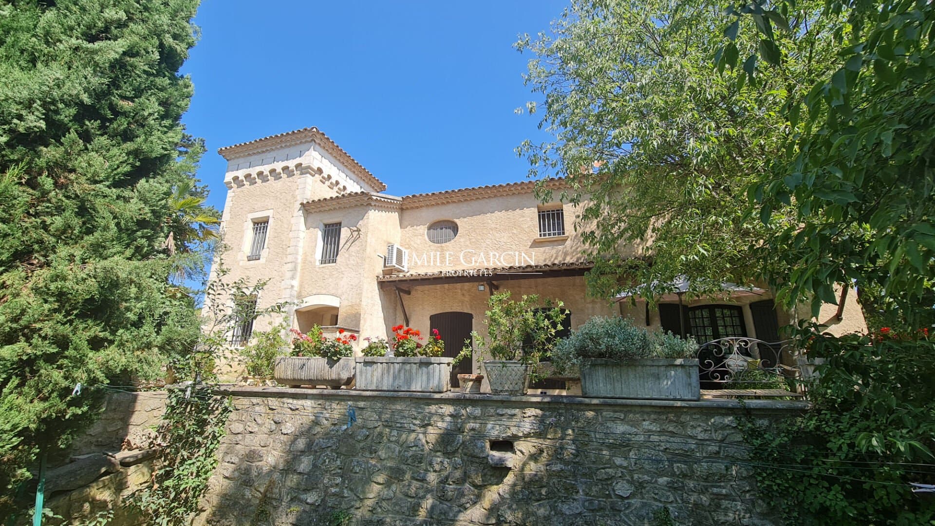 Renovated Château With Landscaped Park And Covered Swimming Pool 2
