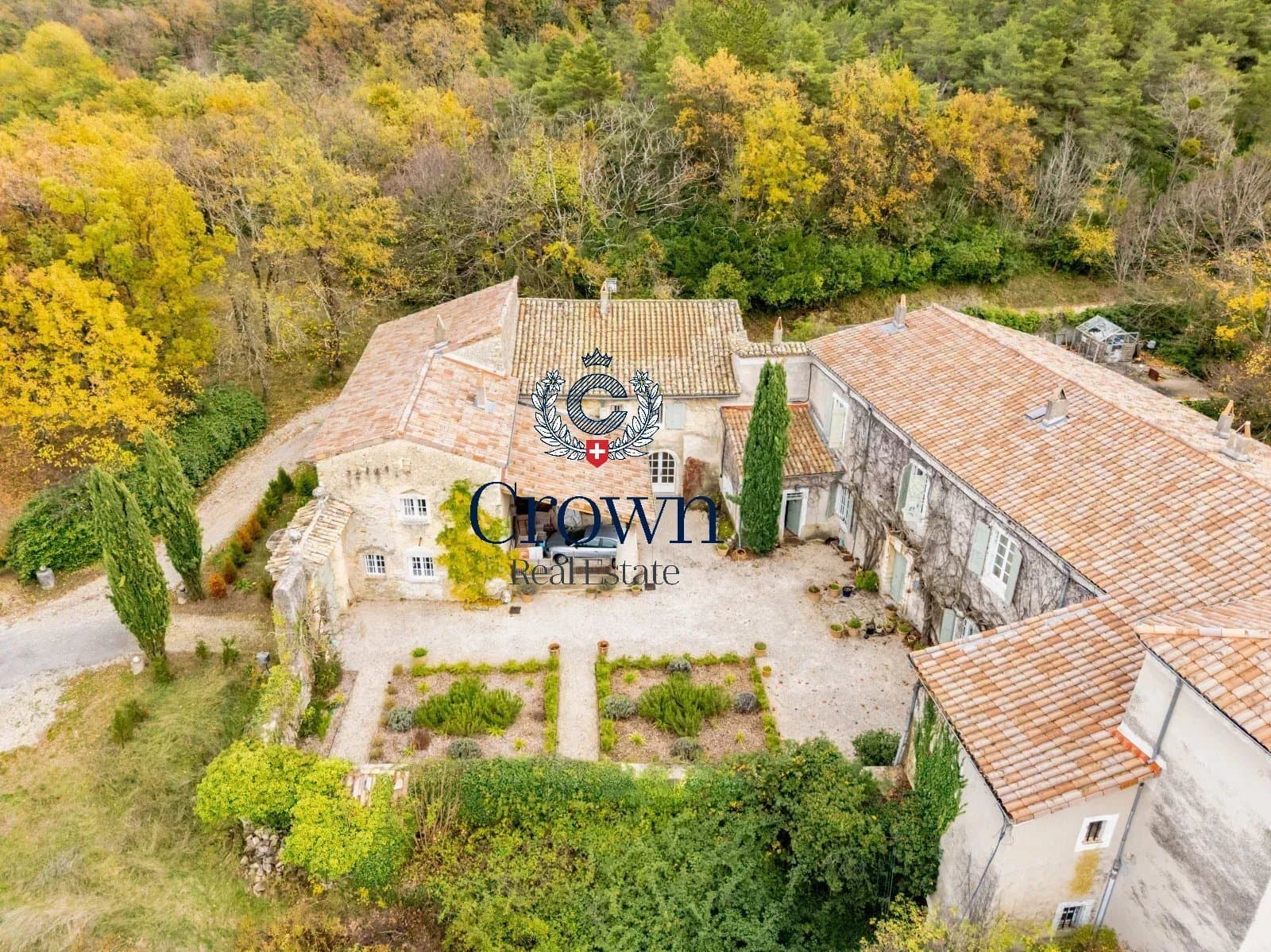 Authentic 16th Century Castle in Southern Ardèche 3