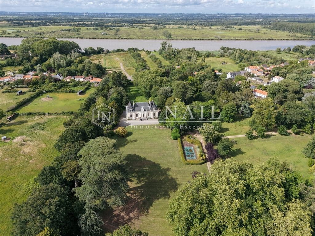 Château with 8 Bedrooms and 3.7 Hectares of Grounds 3