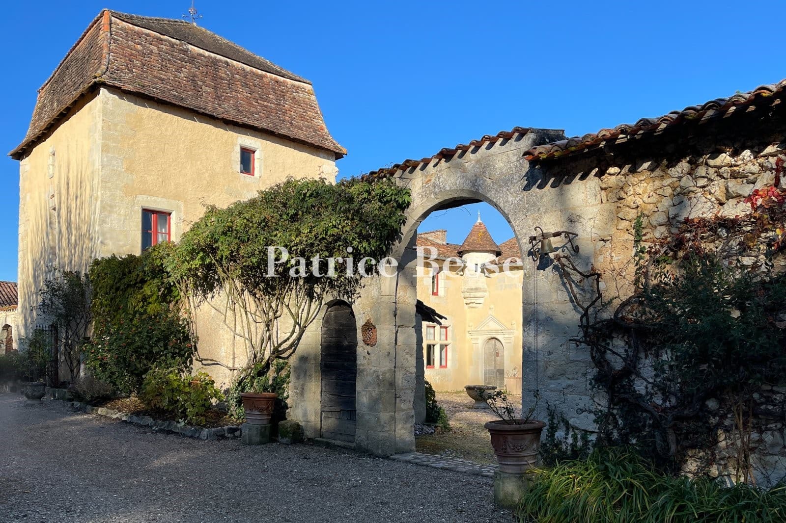 Renaissance Castle with Swimming Pool and Tennis Court in Périgueux 3