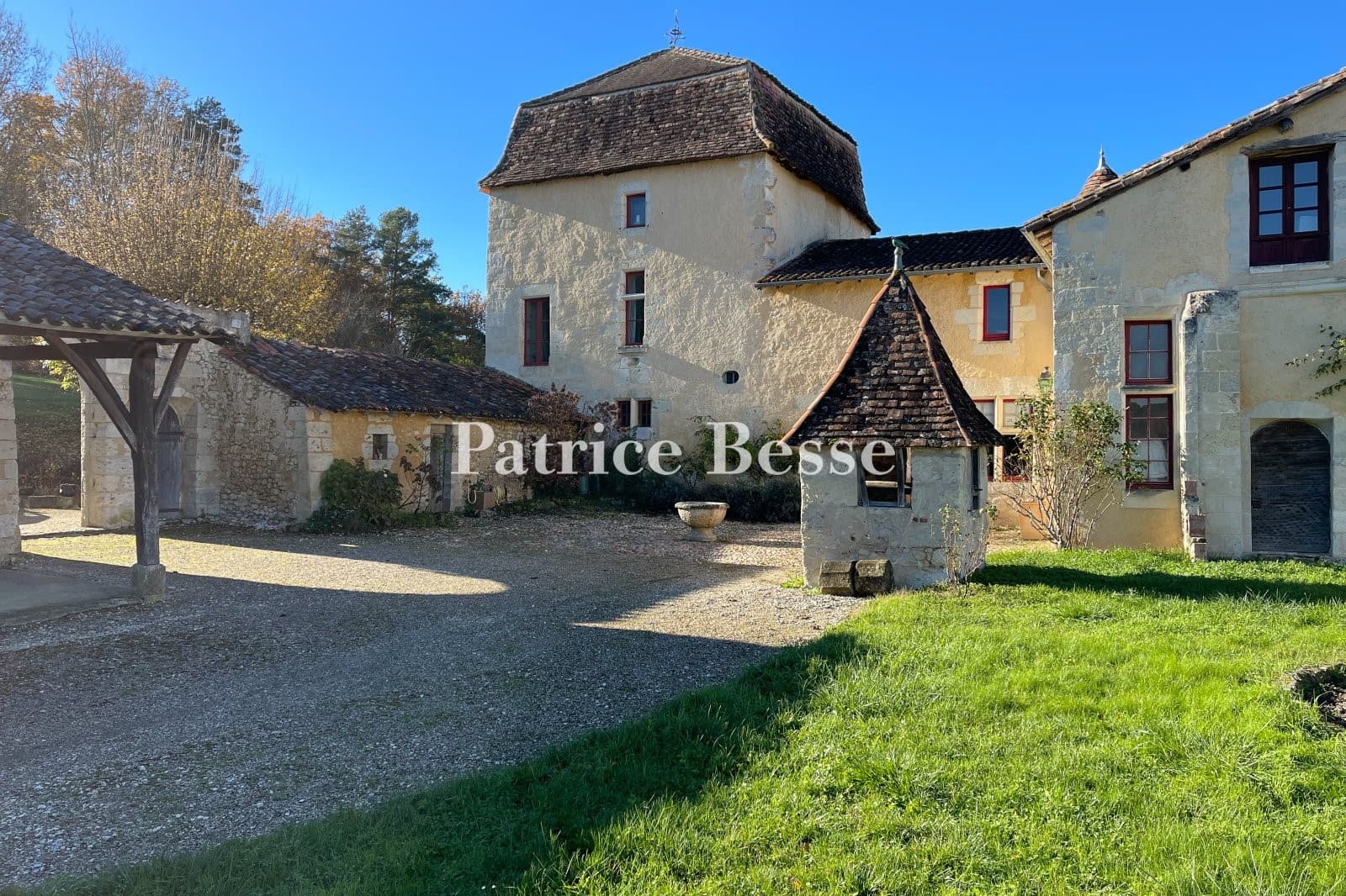 Renaissance Castle with Swimming Pool and Tennis Court in Périgueux 5