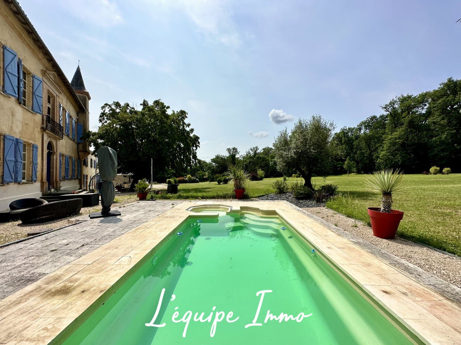 Château 475.0 Sqm 6 Bedrooms 4