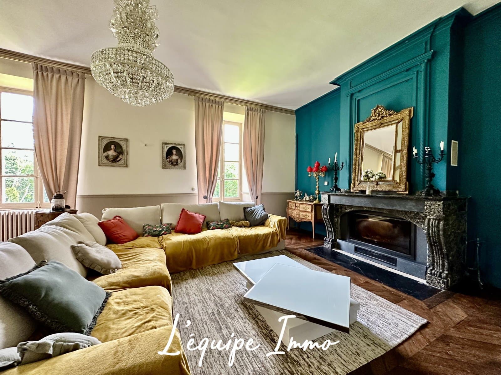 Château 475.0 Sqm 6 Bedrooms 5