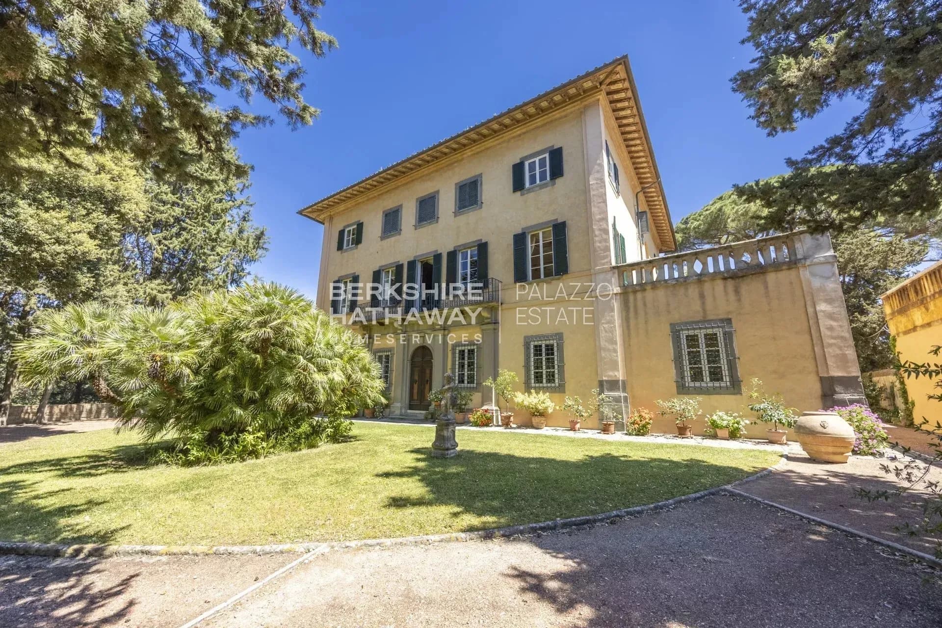 Prestigious 18th Century Villa With Private Park And Panoramic Views 3